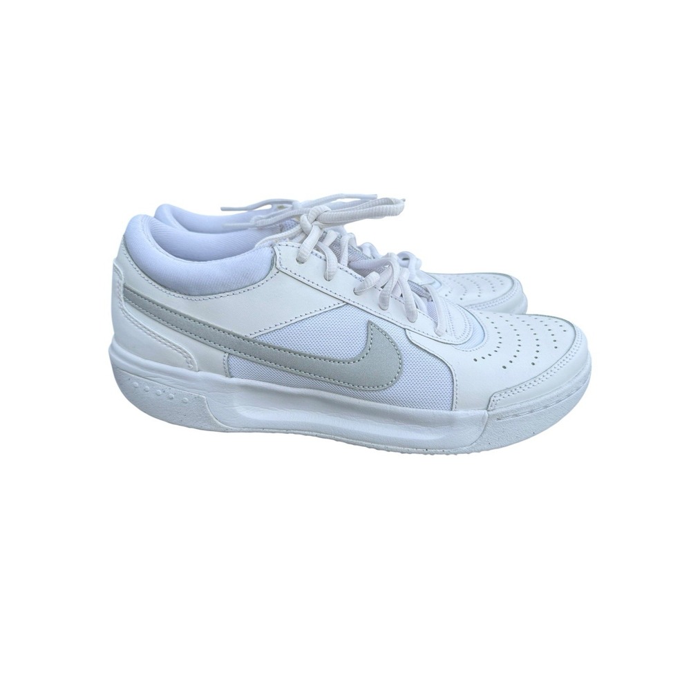 NikeCourt Zoom Lite 3 tennis shoes in a White and Metallic Silver 8.5 Women